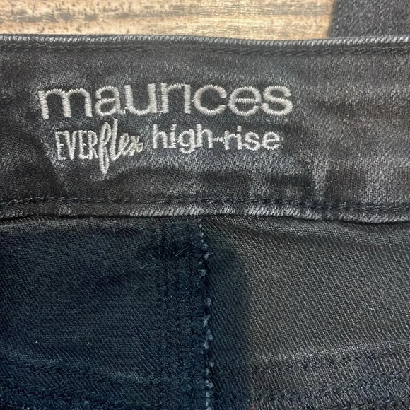 Maurice’s Black Distressed High Rise Jeans Cropped Size 6 Short Stretchy Buttons - Picture 4 of 5